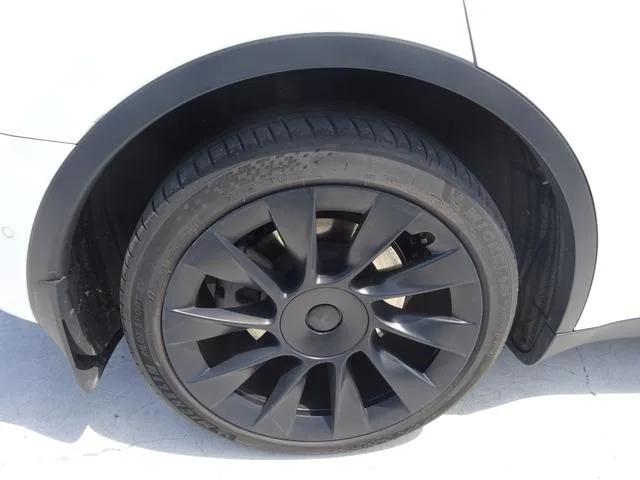 Tesla MODEL Y DUAL MOTOR AWD LONG RANGE 2023 — миниатюра 5