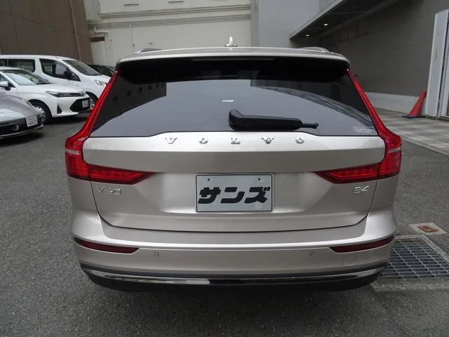 Volvo V60 ULTIMATE B4 2022 — миниатюра 2