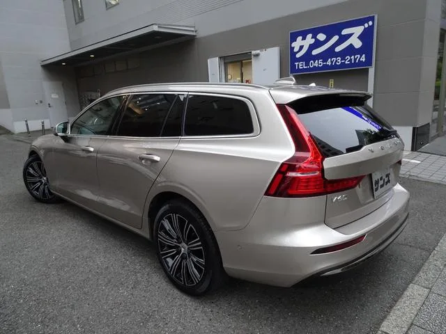 Volvo V60 ULTIMATE B4 2022 — миниатюра 3
