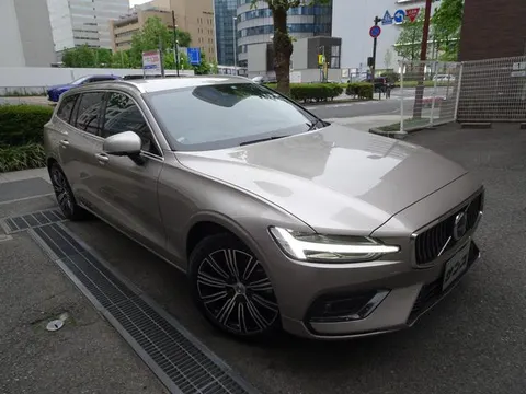 Volvo V60 2022 купить в Москве