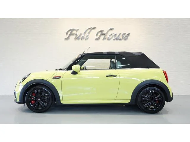 MINI MINI JOHN COOPER WORKS CONVERTIBLE JOHN COOPER WORKS TRIM 2023 — фото 1, купить с доставкой в Москву