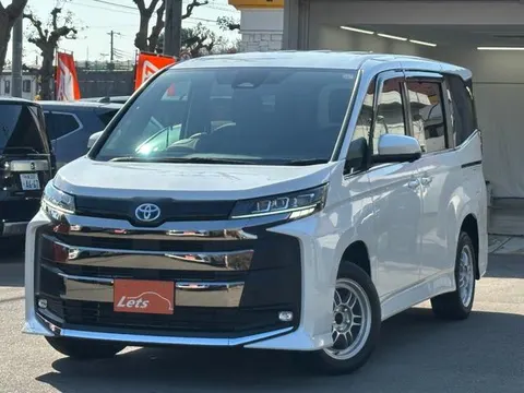 Toyota NOAH 2022 купить в Москве