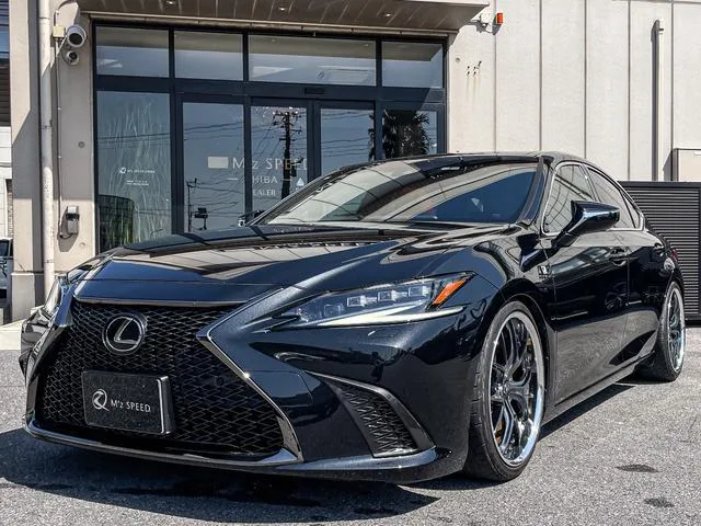 Lexus ES ES300H F SPORT 2023 — фото 1, купить с доставкой в Москву