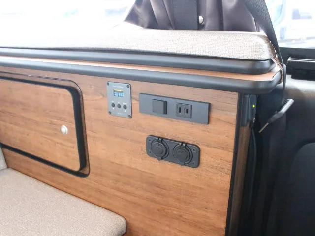 Toyota HIACE VAN 2022 — миниатюра 3