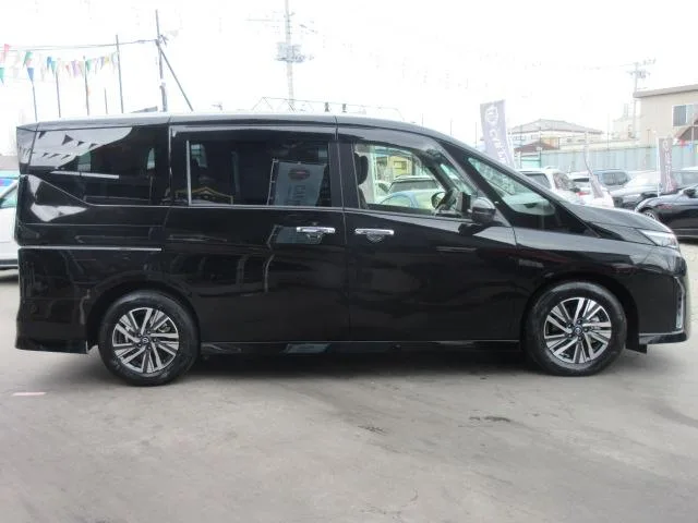 Nissan SERENA E-POWER HIGHWAY STAR V 2023 — миниатюра 4