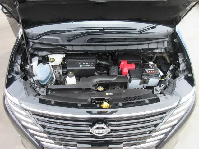 Nissan SERENA E-POWER HIGHWAY STAR V 2023 — миниатюра 5