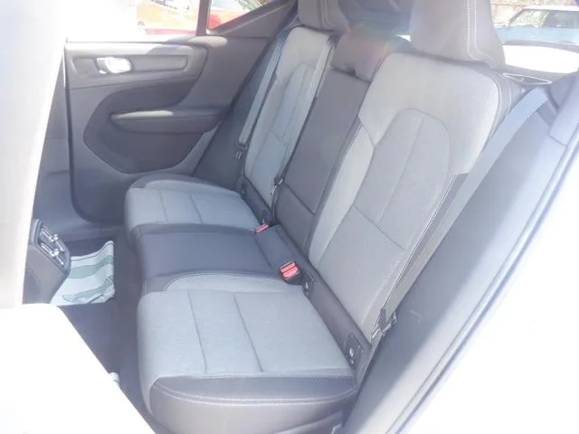 Volvo XC40 PLUS B3 2025 — миниатюра 5