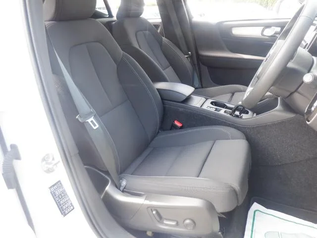 Volvo XC40 B3 MOMENTUM 2022 — миниатюра 4