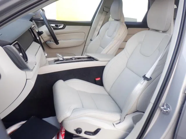 Volvo XC60 ULTIMATE B5 AWD 2023 — миниатюра 4