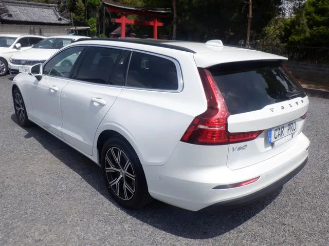 Volvo V60 PLUS B4 2023 — миниатюра 3