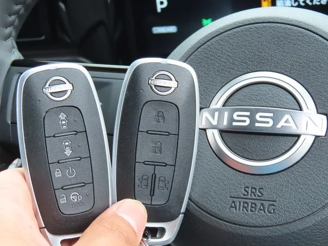 Nissan SERENA E-POWER LUXION 2023 — миниатюра 3