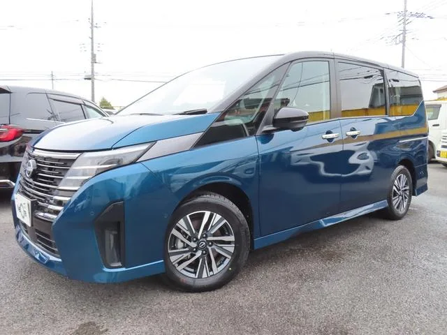 Nissan SERENA E-POWER LUXION 2023 — миниатюра 4