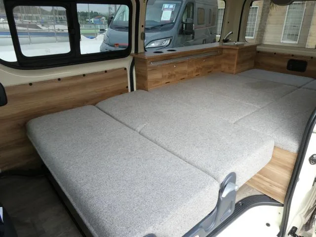 Toyota HIACE VAN 2024 — миниатюра 3