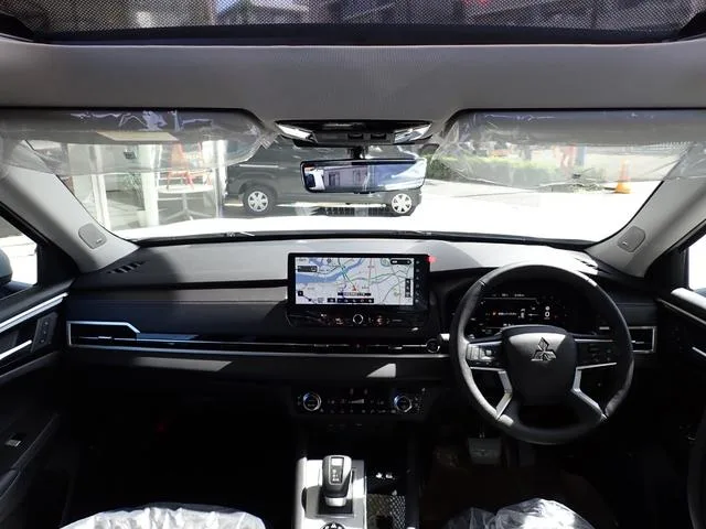 Mitsubishi OUTLANDER PHEV P 2026 — миниатюра 2