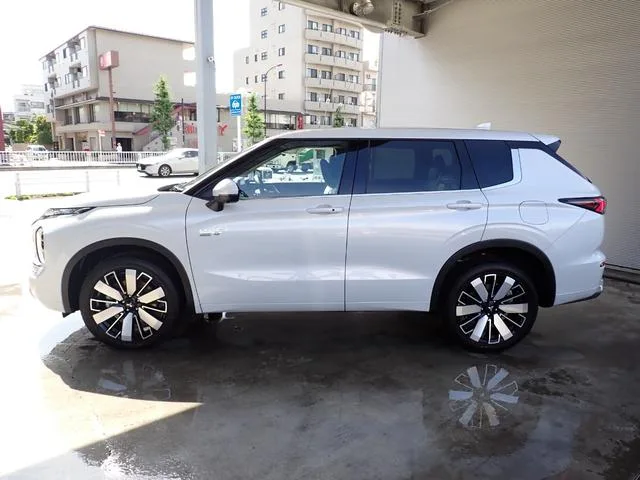 Mitsubishi OUTLANDER PHEV P 2026 — миниатюра 5