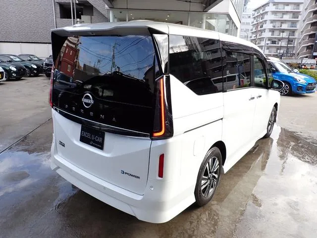Nissan SERENA E-POWER HIGHWAY STAR V 2023 — миниатюра 4