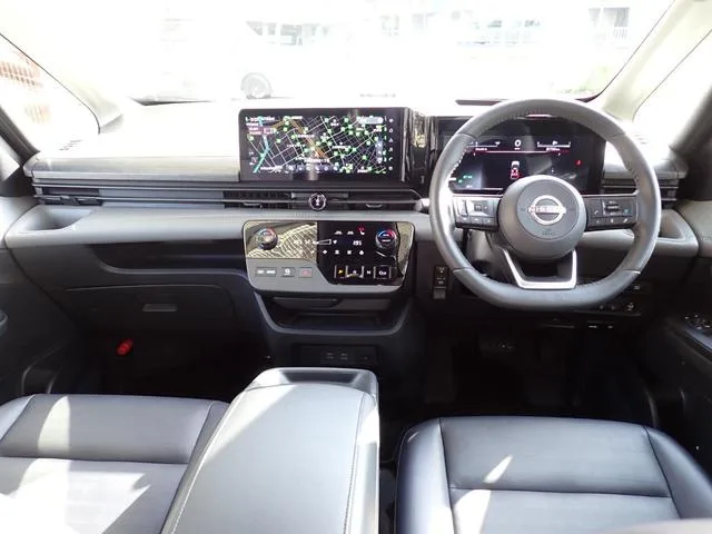 Nissan SERENA E-POWER LUXION 2023 — миниатюра 3