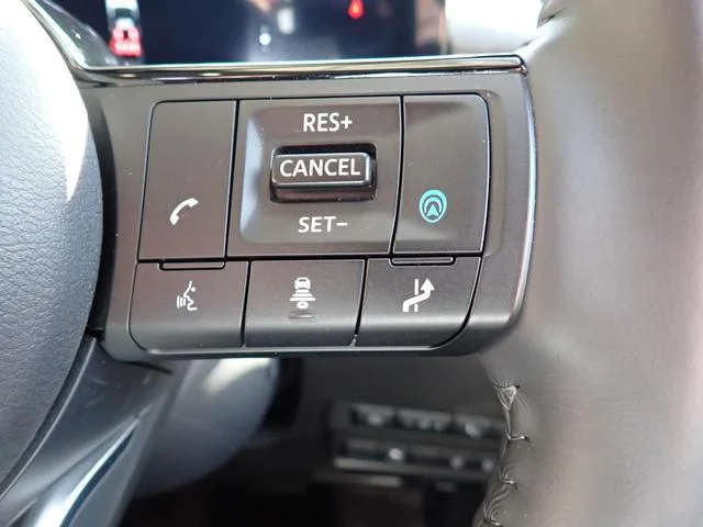 Nissan SERENA E-POWER LUXION 2023 — миниатюра 4