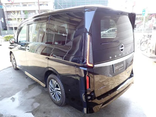 Nissan SERENA E-POWER LUXION 2023 — миниатюра 5
