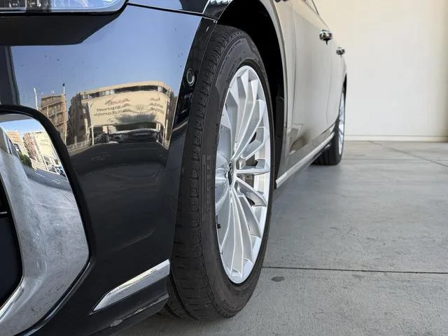 Audi A8 55TFSI QUATTRO 2023 — миниатюра 4