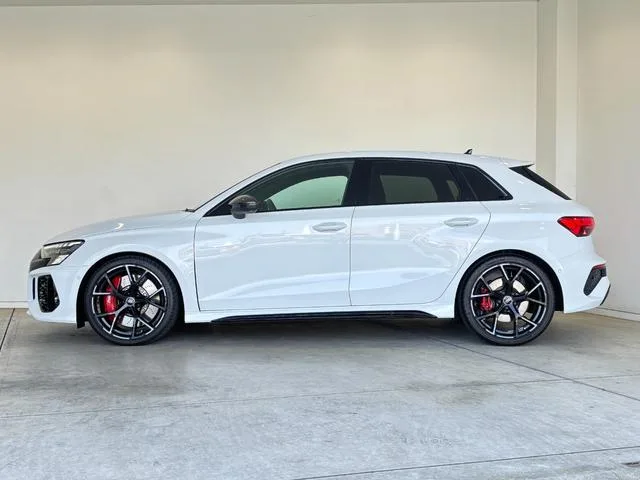 Audi RS3 SPORTBACK BASE GRADE 2024 — миниатюра 3