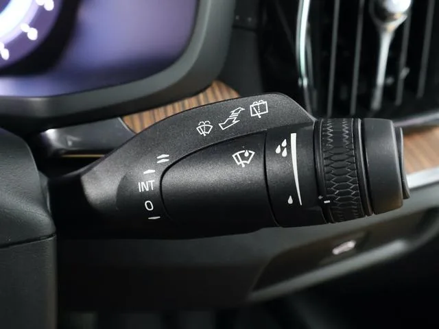 Volvo V60 ULTIMATE B4 2024 — миниатюра 4