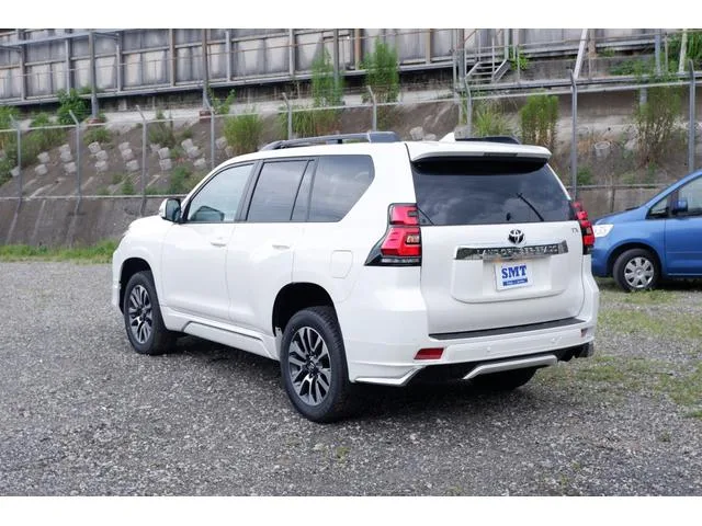 Toyota Land Cruiser Prado TX L PACKAGE 2023 — миниатюра 2