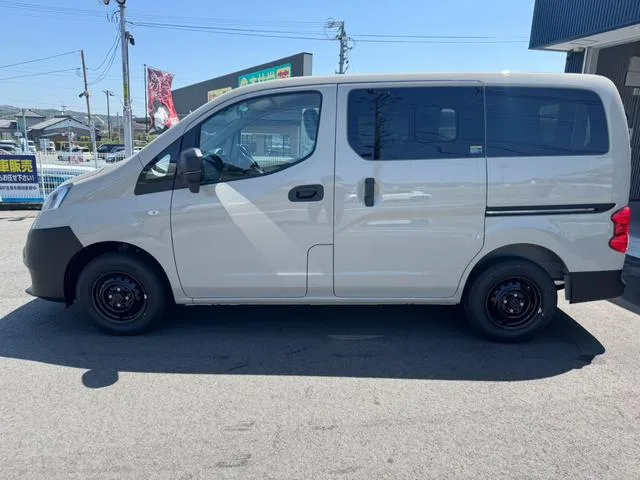 Nissan NV200 VANETTE VAN GX OUTDOOR BLACK EDITION 2026 — миниатюра 3