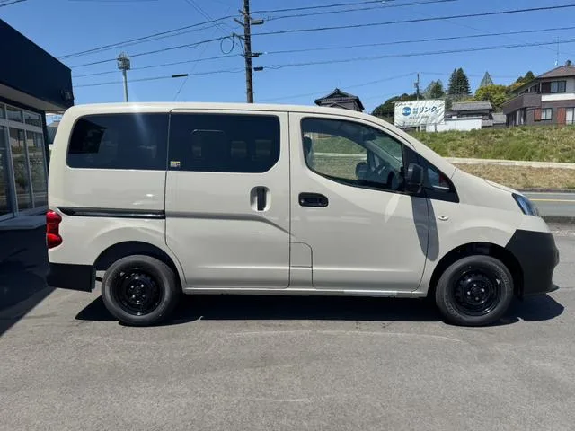 Nissan NV200 VANETTE VAN GX OUTDOOR BLACK EDITION 2026 — миниатюра 4