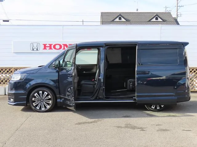 Honda STEPWAGON E:HEV SPADA PREMIUM LINE 2023 — миниатюра 2