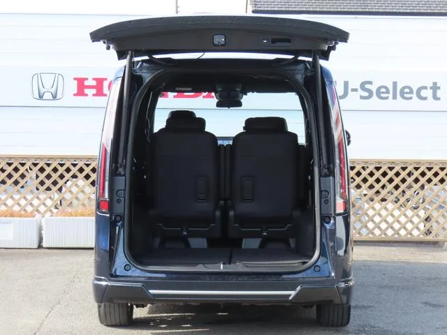 Honda STEPWAGON E:HEV SPADA PREMIUM LINE 2023 — миниатюра 3