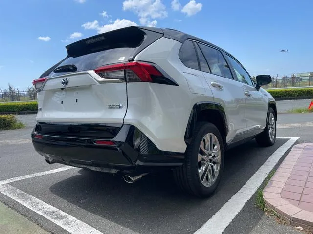 Toyota RAV4 PHV Z 2023 — миниатюра 3
