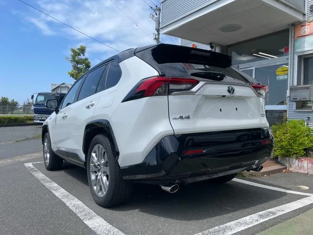 Toyota RAV4 PHV Z 2023 — миниатюра 4
