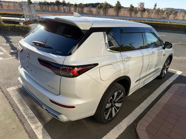 Mitsubishi OUTLANDER PHEV P EXECUTIVE PACKAGE 2025 — миниатюра 3
