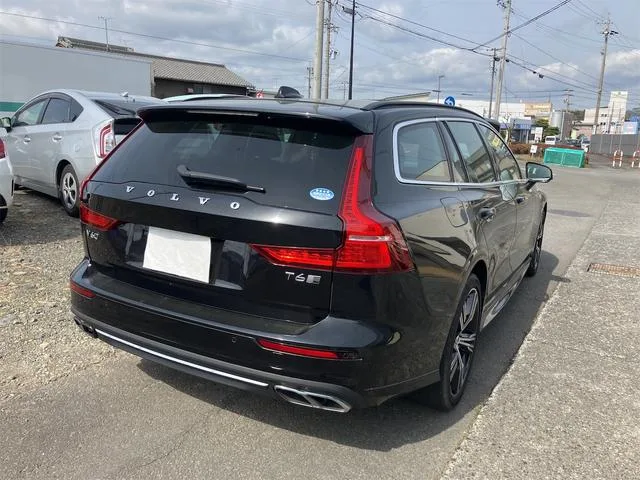 Volvo V60 B4 MOMENTUM 2022 — миниатюра 5
