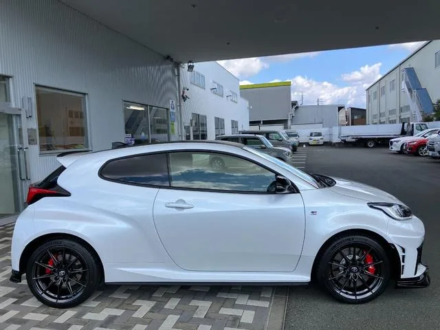 Toyota GR YARIS RZ HIGH PERFORMANCE 2025 — миниатюра 4