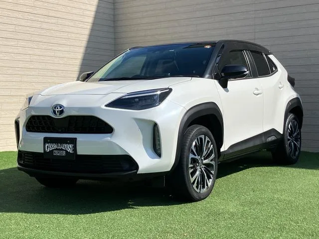 Toyota YARIS CROSS HYBRID Z 2022 — фото 1, купить с доставкой в Москву