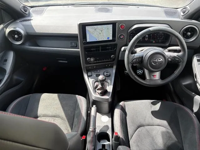 Toyota GR YARIS RZ HIGH PERFORMANCE 2025 — миниатюра 2