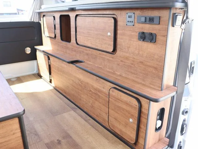 Toyota HIACE VAN 2023 — миниатюра 3