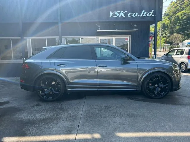 Audi RS Q8 2023 — миниатюра 2