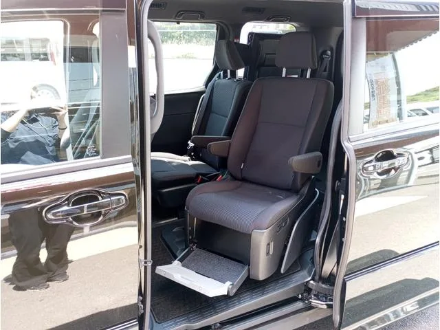 Toyota VOXY ZS 2022 — миниатюра 4