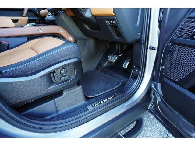Land Rover DEFENDER 110X D300 2023 — миниатюра 4