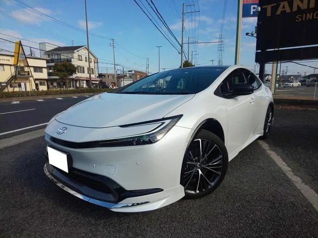Toyota Prius Z 2024 — фото 1, купить с доставкой в Москву