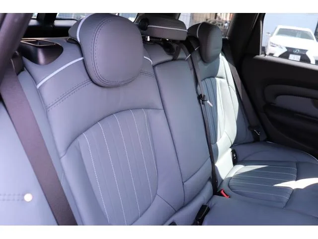 MINI MINI COOPER D CLUBMAN UNTOLD EDITION 2023 — миниатюра 3