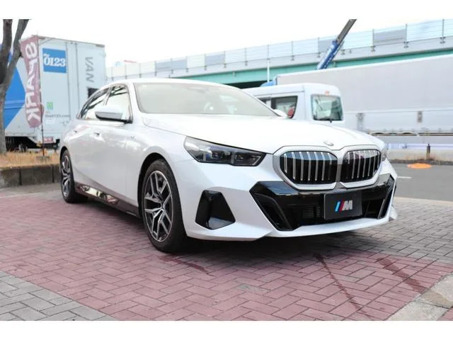 BMW 5 SERIES 523D X DRIVE M-SPORT 2024 — миниатюра 3
