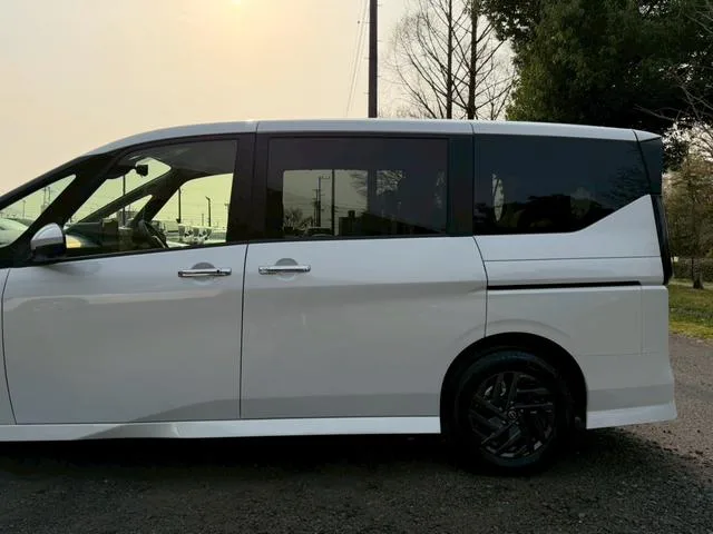Nissan SERENA E-POWER HIGHWAY STAR V 2026 — миниатюра 4