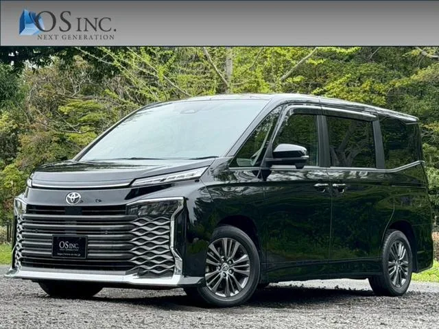 Toyota VOXY S-G 2023 — фото 1, купить с доставкой в Москву