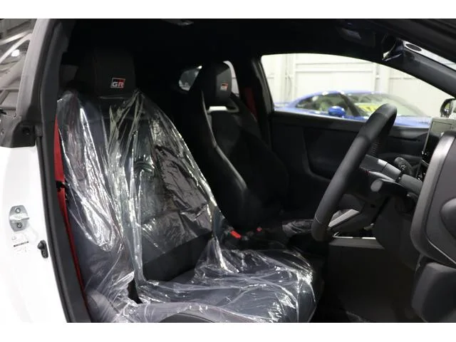 Toyota GR YARIS RZ HIGH PERFORMANCE 2025 — миниатюра 5