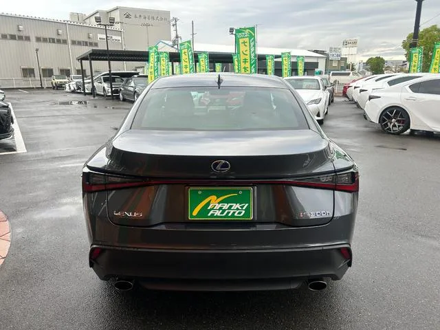 Lexus IS IS300H VERSION L 2022 — миниатюра 4