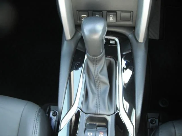 Toyota CorollaCross HYBRID Z 2023 — миниатюра 4